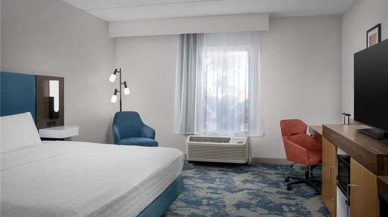 <b>Hampton Inn & Suites Clinton Room</b>. Images powered by <a href="https://iceportal.shijigroup.com/" title="IcePortal" target="_blank">IcePortal</a>.