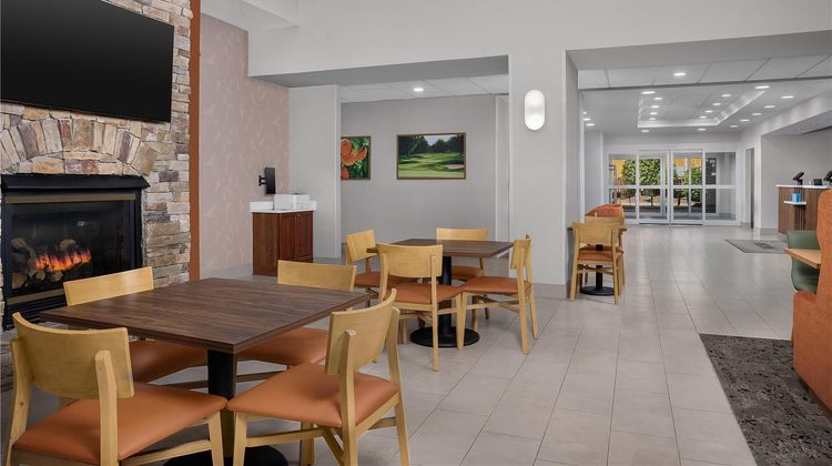 Hampton Inn & Suites Clinton Lobby