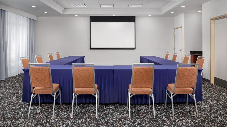 Hampton Inn & Suites Clinton Meeting