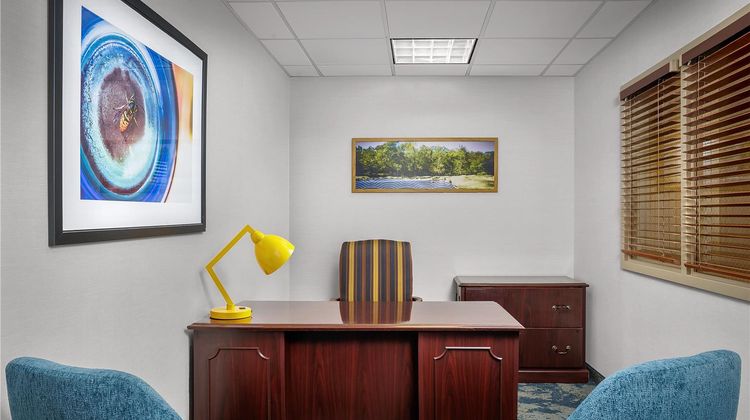 Hampton Inn & Suites Clinton Meeting