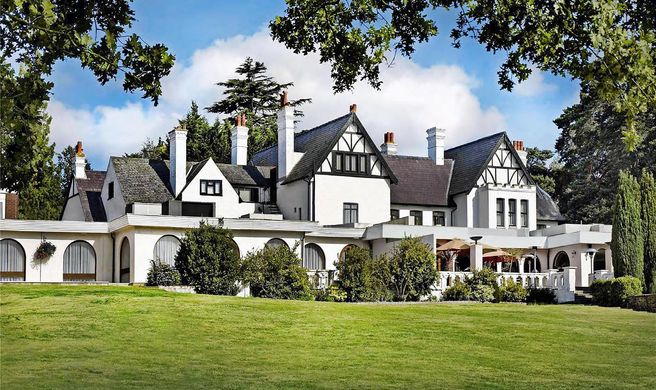 Hilton Cobham Exterior