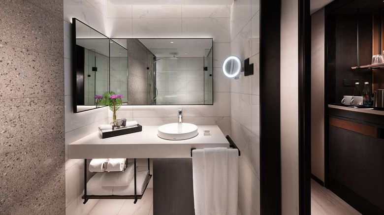 <b>Hilton Colombo Room</b>. Images powered by <a href="https://iceportal.shijigroup.com/" title="IcePortal" target="_blank">IcePortal</a>.