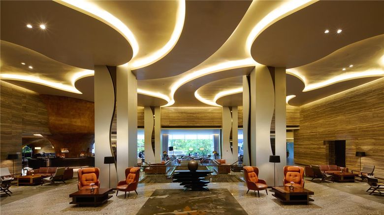 <b>Hilton Colombo Lobby</b>. Images powered by <a href="https://iceportal.shijigroup.com/" title="IcePortal" target="_blank">IcePortal</a>.