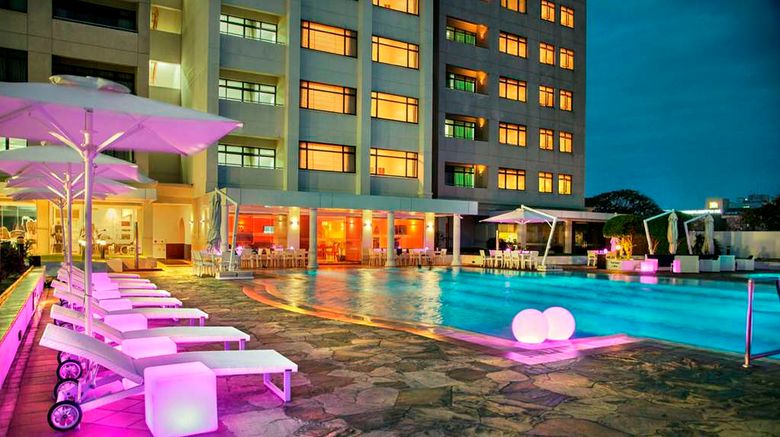 <b>Hilton Colombo Residences Pool</b>. Images powered by <a href="https://iceportal.shijigroup.com/" title="IcePortal" target="_blank">IcePortal</a>.