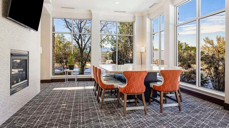 <b>Hilton Garden Inn Colorado Springs Arpt Lobby</b>. Images powered by <a href="https://iceportal.shijigroup.com/" title="IcePortal" target="_blank">IcePortal</a>.