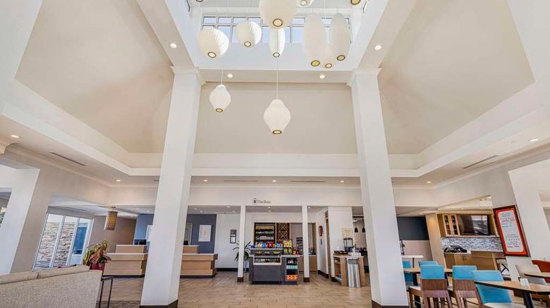 <b>Hilton Garden Inn Colorado Springs Arpt Lobby</b>. Images powered by <a href="https://iceportal.shijigroup.com/" title="IcePortal" target="_blank">IcePortal</a>.