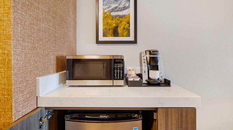 <b>Hilton Garden Inn Colorado Springs Arpt Room</b>. Images powered by <a href="https://iceportal.shijigroup.com/" title="IcePortal" target="_blank">IcePortal</a>.