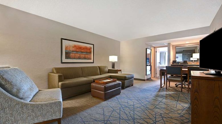 <b>Embassy Suites Colorado Springs Room</b>. Images powered by <a href="https://iceportal.shijigroup.com/" title="IcePortal" target="_blank">IcePortal</a>.