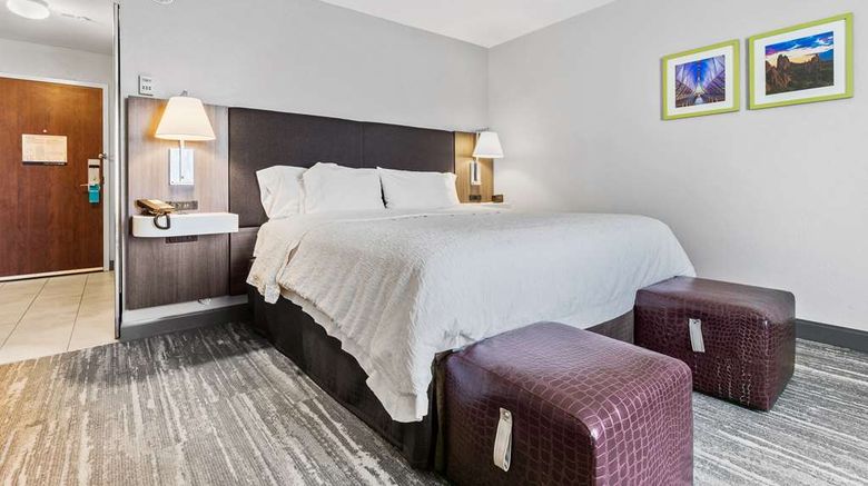 <b>Hampton Inn & Suites Colorado Springs Room</b>. Images powered by <a href="https://iceportal.shijigroup.com/" title="IcePortal" target="_blank">IcePortal</a>.