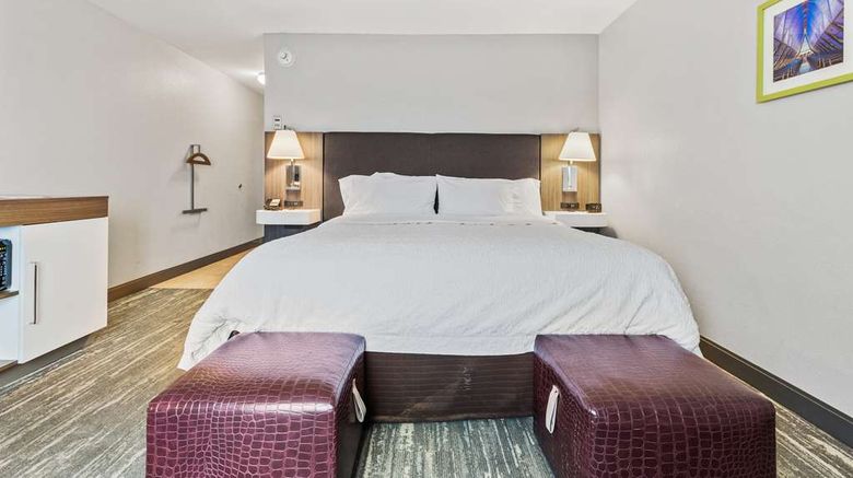 <b>Hampton Inn & Suites Colorado Springs Room</b>. Images powered by <a href="https://iceportal.shijigroup.com/" title="IcePortal" target="_blank">IcePortal</a>.