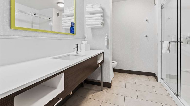 <b>Hampton Inn & Suites Colorado Springs Room</b>. Images powered by <a href="https://iceportal.shijigroup.com/" title="IcePortal" target="_blank">IcePortal</a>.