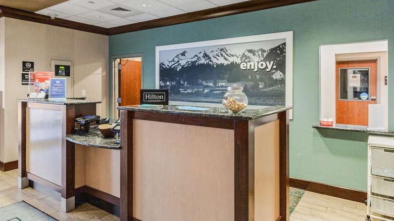 <b>Hampton Inn & Suites Colorado Springs Lobby</b>. Images powered by <a href="https://iceportal.shijigroup.com/" title="IcePortal" target="_blank">IcePortal</a>.