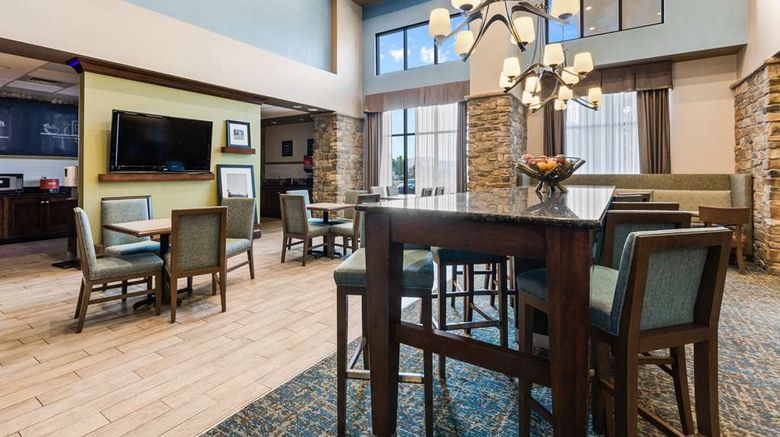 <b>Hampton Inn & Suites Colorado Springs Lobby</b>. Images powered by <a href="https://iceportal.shijigroup.com/" title="IcePortal" target="_blank">IcePortal</a>.