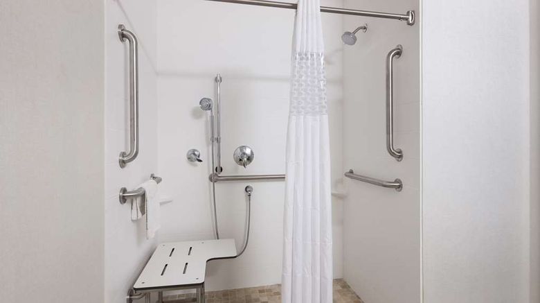 <b>Hampton Inn & Suites Colorado Springs Room</b>. Images powered by <a href="https://iceportal.shijigroup.com/" title="IcePortal" target="_blank">IcePortal</a>.