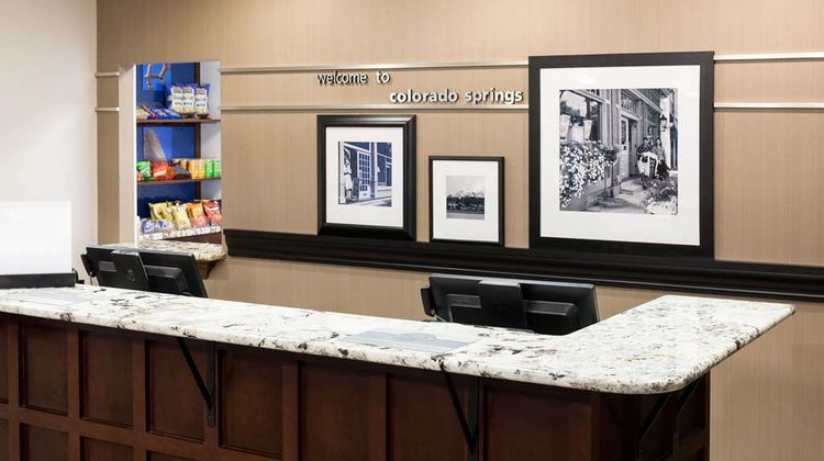 Hampton Inn & Suites Colorado Springs Lobby