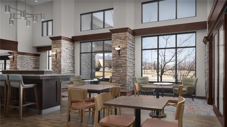 Hampton Inn & Suites Colorado Springs Lobby