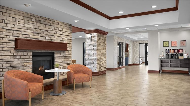 Hampton Inn & Suites Colorado Springs Lobby
