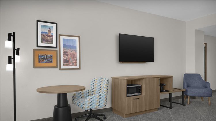 Hampton Inn & Suites Colorado Springs Room