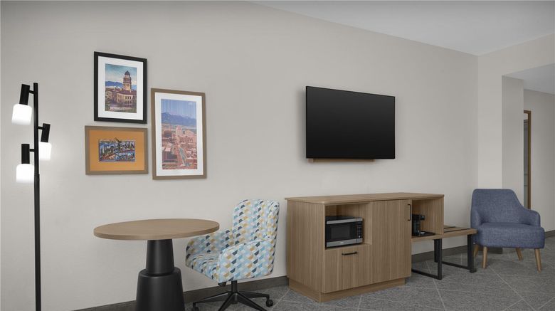 <b>Hampton Inn & Suites Colorado Springs Room</b>. Images powered by <a href="https://iceportal.shijigroup.com/" title="IcePortal" target="_blank">IcePortal</a>.
