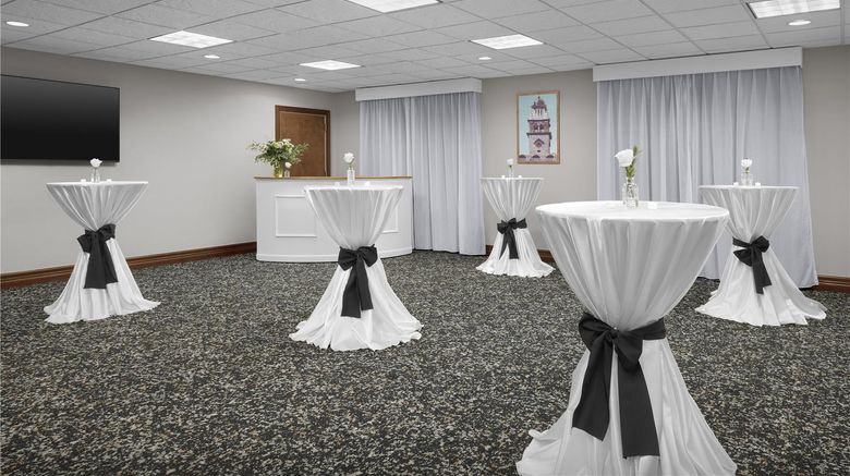 <b>Hampton Inn & Suites Colorado Springs Meeting</b>. Images powered by <a href="https://iceportal.shijigroup.com/" title="IcePortal" target="_blank">IcePortal</a>.