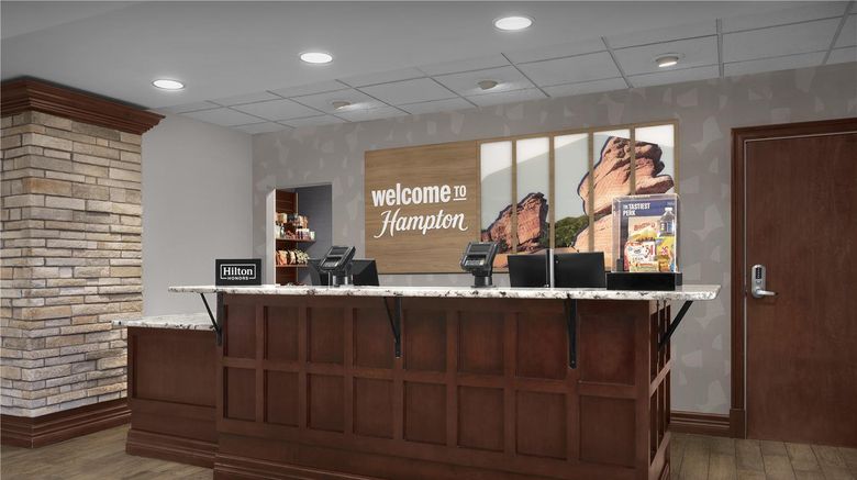 <b>Hampton Inn & Suites Colorado Springs Lobby</b>. Images powered by <a href="https://iceportal.shijigroup.com/" title="IcePortal" target="_blank">IcePortal</a>.