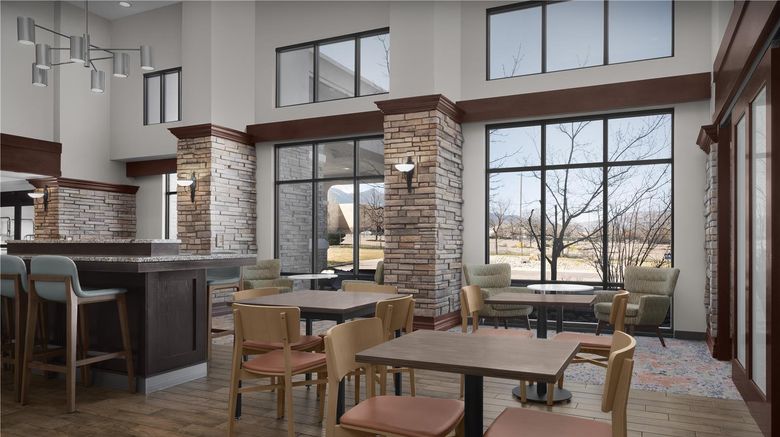 <b>Hampton Inn & Suites Colorado Springs Lobby</b>. Images powered by <a href="https://iceportal.shijigroup.com/" title="IcePortal" target="_blank">IcePortal</a>.