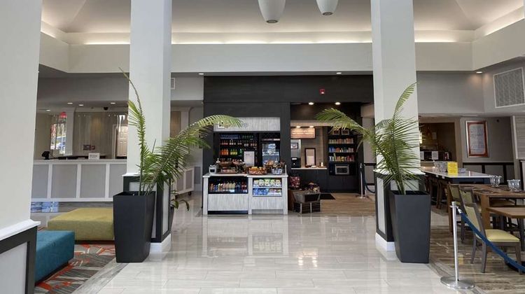Hilton Garden Inn Columbia Lobby