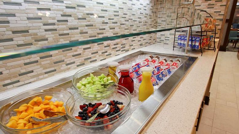<b>Hilton Garden Inn Covington/Mandeville Restaurant</b>. Images powered by <a href="https://iceportal.shijigroup.com/" title="IcePortal" target="_blank">IcePortal</a>.