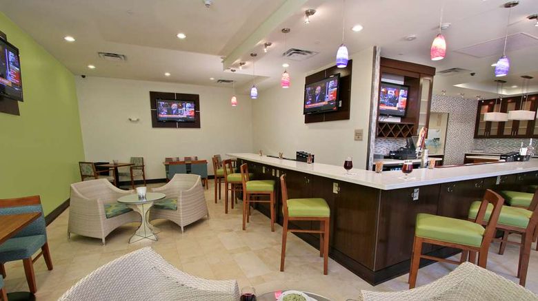 <b>Hilton Garden Inn Covington/Mandeville Restaurant</b>. Images powered by <a href="https://iceportal.shijigroup.com/" title="IcePortal" target="_blank">IcePortal</a>.