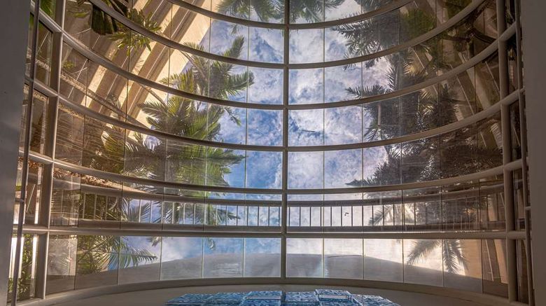<b>Hilton Cairns Lobby</b>. Images powered by <a href="https://iceportal.shijigroup.com/" title="IcePortal" target="_blank">IcePortal</a>.