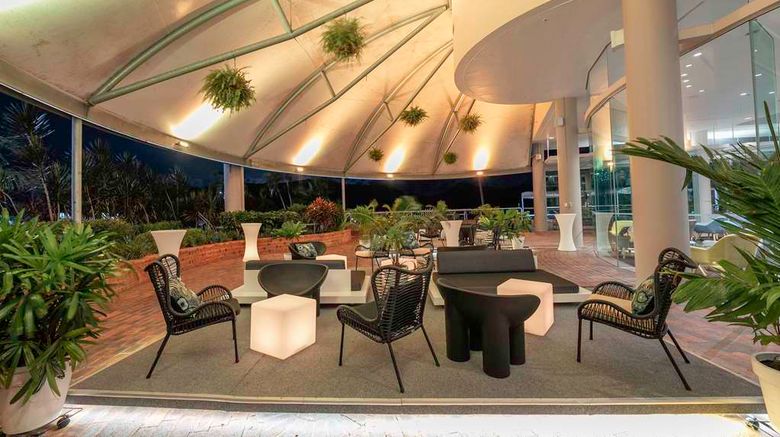 <b>Hilton Cairns Restaurant</b>. Images powered by <a href="https://iceportal.shijigroup.com/" title="IcePortal" target="_blank">IcePortal</a>.