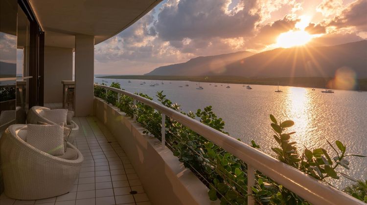 Hilton Cairns Room
