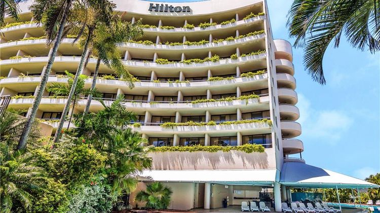 Hilton Cairns Exterior