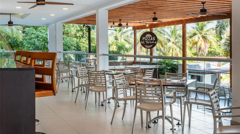 <b>Hilton Cartagena Hotel Restaurant</b>. Images powered by <a href="https://iceportal.shijigroup.com/" title="IcePortal" target="_blank">IcePortal</a>.