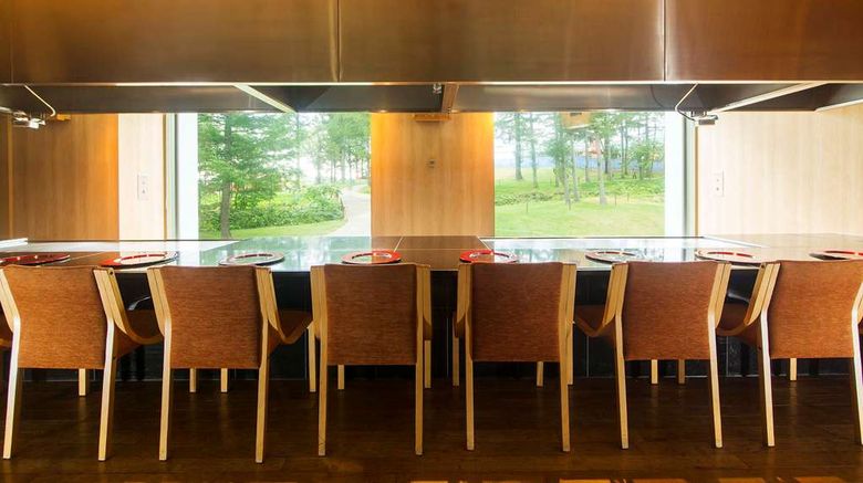 <b>Hilton Niseko Village Restaurant</b>. Images powered by <a href="https://iceportal.shijigroup.com/" title="IcePortal" target="_blank">IcePortal</a>.