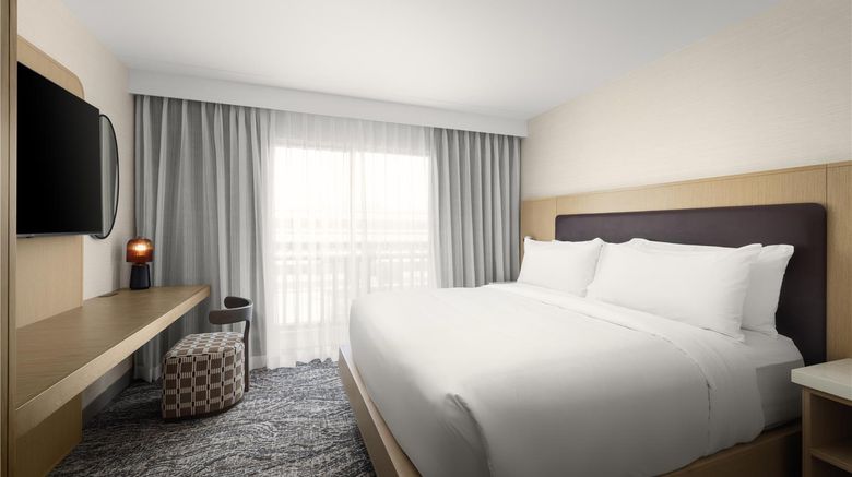 <b>Embassy Suites Cincinnati Blue Ash Room</b>. Images powered by <a href="https://iceportal.shijigroup.com/" title="IcePortal" target="_blank">IcePortal</a>.