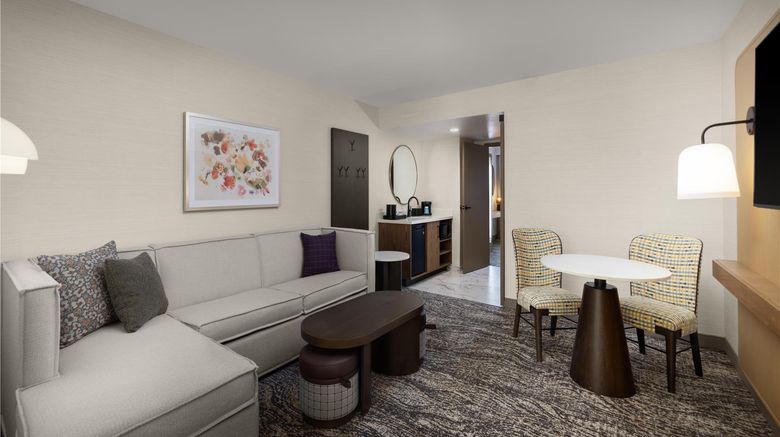 <b>Embassy Suites Cincinnati Blue Ash Room</b>. Images powered by <a href="https://iceportal.shijigroup.com/" title="IcePortal" target="_blank">IcePortal</a>.