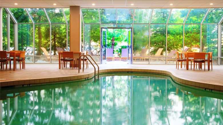 <b>Embassy Suites Cincinnati Blue Ash Pool</b>. Images powered by <a href="https://iceportal.shijigroup.com/" title="IcePortal" target="_blank">IcePortal</a>.