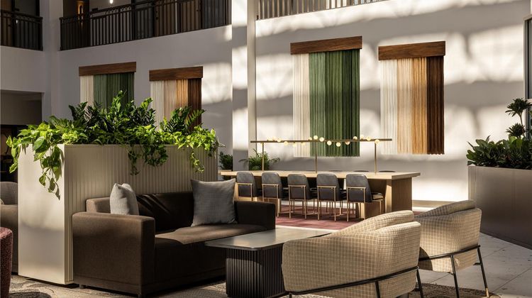 Embassy Suites Cincinnati Blue Ash Lobby