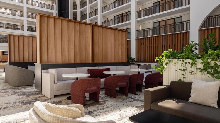 Embassy Suites Cincinnati Blue Ash Lobby