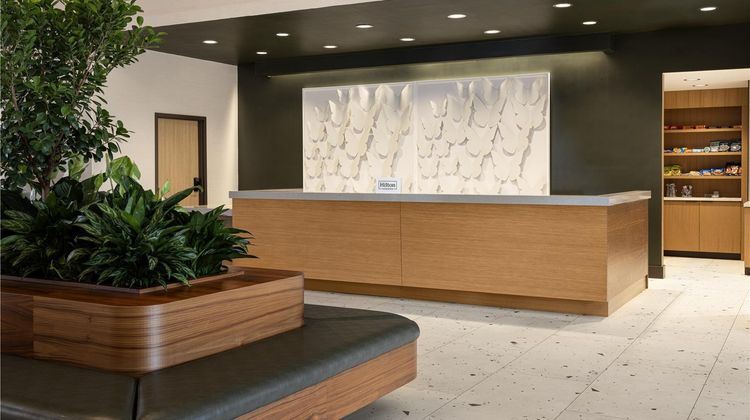 Embassy Suites Cincinnati Blue Ash Lobby