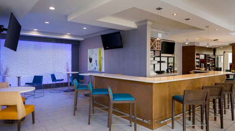<b>Hilton Garden Inn Blue Ash Restaurant</b>. Images powered by <a href="https://iceportal.shijigroup.com/" title="IcePortal" target="_blank">IcePortal</a>.