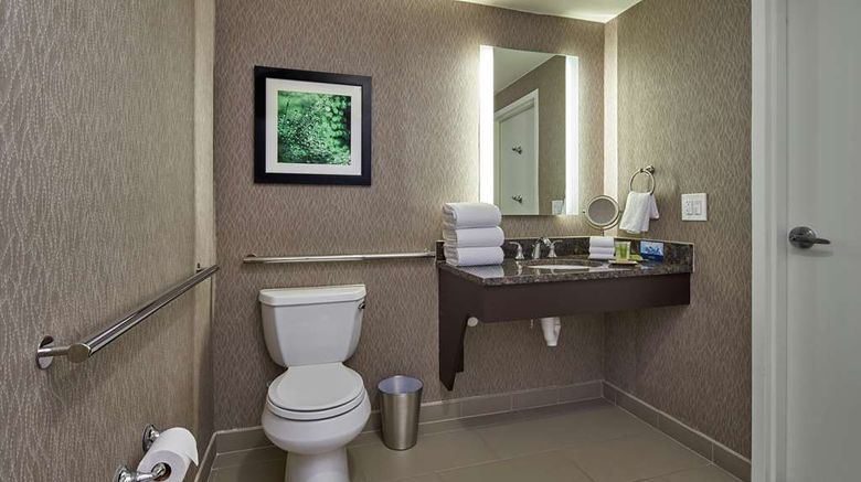 <b>Hilton Cincinnati Airport Room</b>. Images powered by <a href="https://iceportal.shijigroup.com/" title="IcePortal" target="_blank">IcePortal</a>.