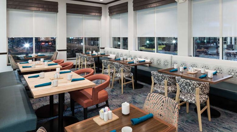 <b>Hilton Garden Inn Cincinnati/Mason Restaurant</b>. Images powered by <a href="https://iceportal.shijigroup.com/" title="IcePortal" target="_blank">IcePortal</a>.