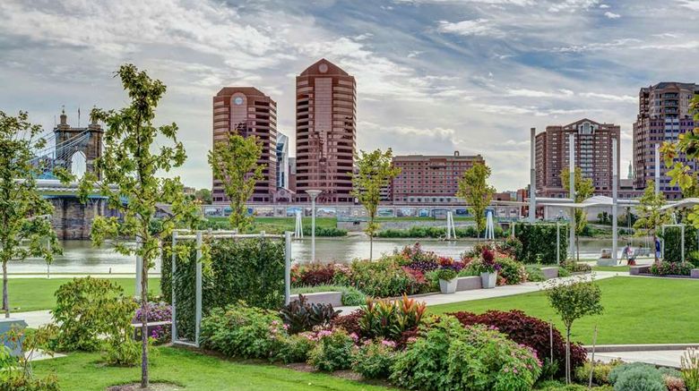 <b>Embassy Suites Cincinnati River Center Exterior</b>. Images powered by <a href="https://iceportal.shijigroup.com/" title="IcePortal" target="_blank">IcePortal</a>.