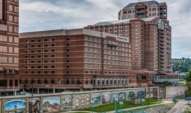 Embassy Suites Cincinnati River Center Exterior