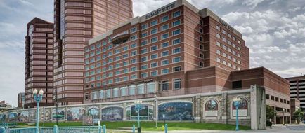 Embassy Suites Cincinnati River Center Exterior