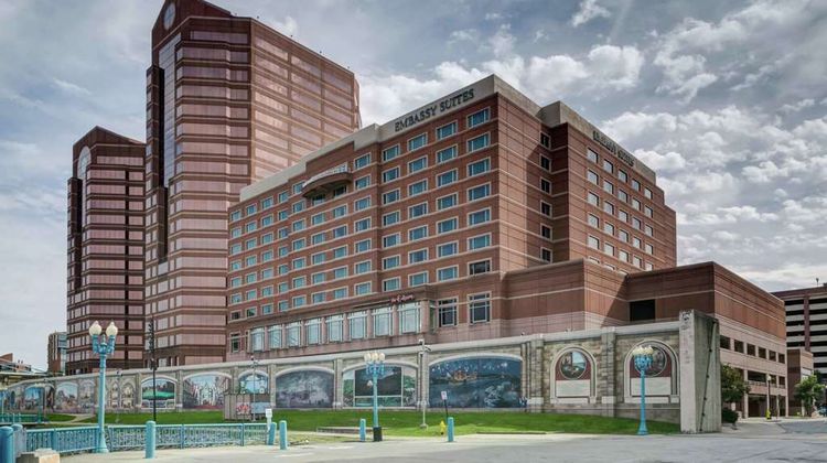 Embassy Suites Cincinnati River Center Exterior