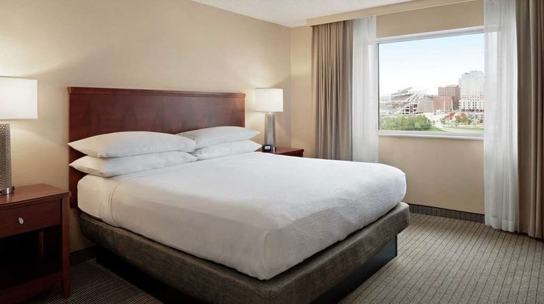 <b>Embassy Suites Cincinnati River Center Room</b>. Images powered by <a href="https://iceportal.shijigroup.com/" title="IcePortal" target="_blank">IcePortal</a>.