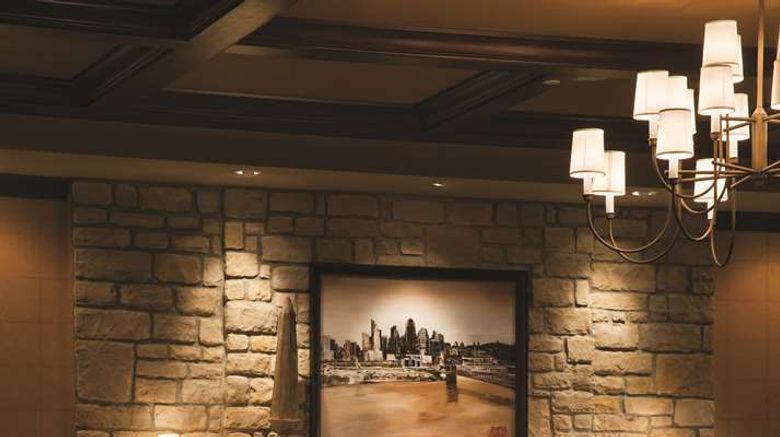 <b>Doubletree Hotel Cincinnati Airport Lobby</b>. Images powered by <a href="https://iceportal.shijigroup.com/" title="IcePortal" target="_blank">IcePortal</a>.